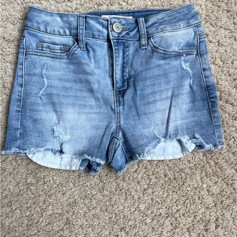 So Juniors jean shorts size 3/26w, medium wash
